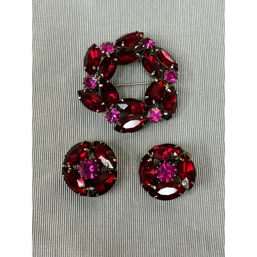 Vintage D & E Juliana Red Rhinestone Brooch & Clip Earring Set #47950